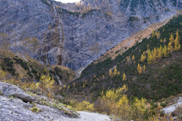 ohne Räder eine kurze Spazierrunde zum Wasserfall