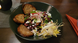 Rotebeete mit Schafskäse