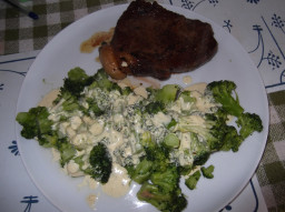 steak mit Broccoli und sauce bernaise 002.JPG