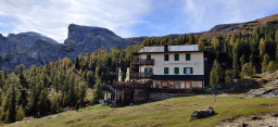 Hütte