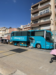 Bankbus mit Slideout und Geldautomaten