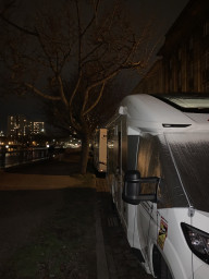 Parkplatz an der Spree