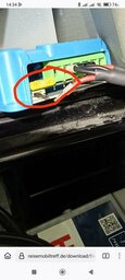 Das gelbe ist die Sicherung, kann aber das Solarkabel extra abgesichert sein.