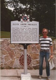 Elvis0002.jpg