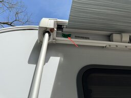 Aufnahme der Seitenwandstange in der Kassette