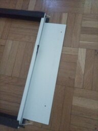 Die weissen Plastikteile müssen da auf die neue übertragen werden sind geklebt.
