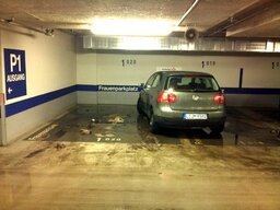 frauenparkplatz2.jpg