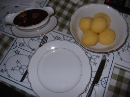 Schweinepfeffer mit Klößen 001.JPG